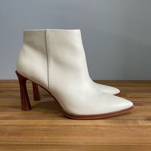 Vince Camuto Womens Size 6M VC-Pezlee Leather Buttermilk Boots Baby Kid Shine